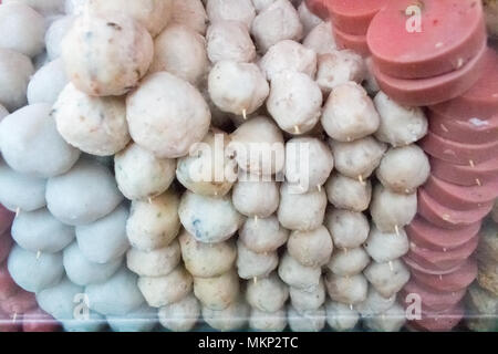 Fleisch Ball in Eis, Street Food. Geschlossen Stockfoto