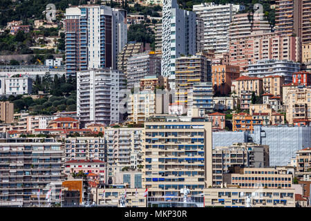 Monaco Fürstentum, dicht besiedelten städtischen Hintergrund mit Apartment Gebäude, Türme, Mehrfamilienhaus Stockfoto