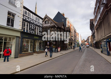 Tudor Stil Gebäude und Fassaden auf der High Street im Zentrum von Shrewsbury, einer historischen Stadt in England aus dem Mittelalter dating Stockfoto