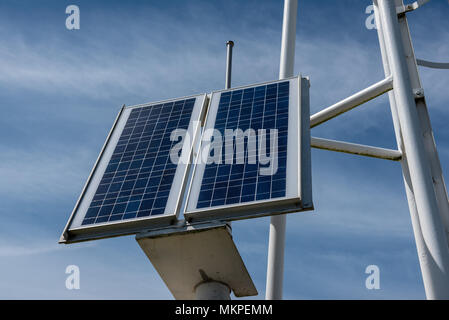 Nahansicht von Balg eines Solarmoduls in einer Straße Stockfoto