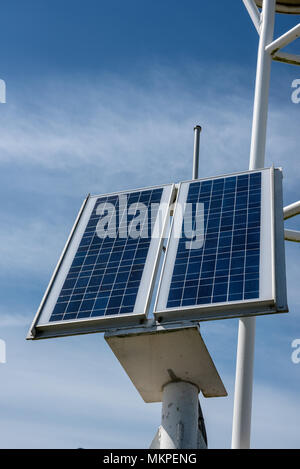 Nahansicht von Balg eines Solarmoduls in einer Straße Stockfoto