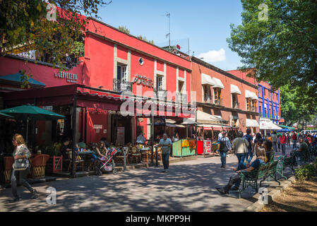 Cafes und Restaurants Futter Plaza del centenario, auch genannt das Jardín del centenario, Coyoacan, Mexiko City, Mexiko Stockfoto