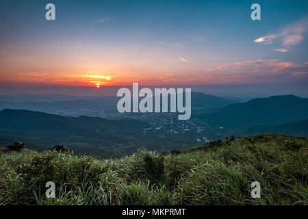 Montains Sonnenuntergang am Hong Kong Stockfoto