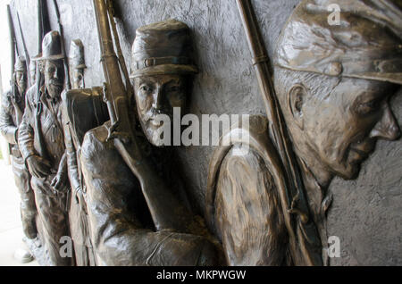 Lebensgroße bronze Relief von Soldaten führen in die korinth Bürgerkrieg Interpretive Centre Stockfoto