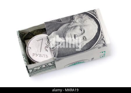 Zuverlässige Speicherung von Geld. Russische Rubel, aus US-Dollar, auf weißem Hintergrund Stockfoto