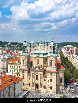 Kirche St. Nikolaus Prag als vom Alten Rathaus gesehen. Tschechische Republik Europa Stockfoto