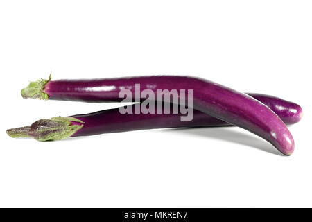 Japanische Auberginen auf weißem Hintergrund Stockfoto