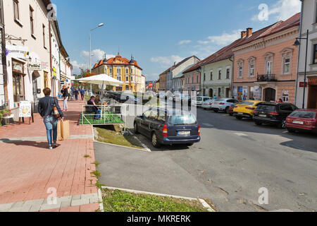 BANSKA BYSTRICA, SLOWAKEI - 29 September, 2017: die Menschen zu Fuß entlang der zentralen Horna Straße in der Altstadt. Es ist eine Stadt im Zentrum der Slowakei im Tal Stockfoto