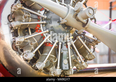 Rotor Vintage Flugzeug Motor schließen oben mit Propeller Stockfoto