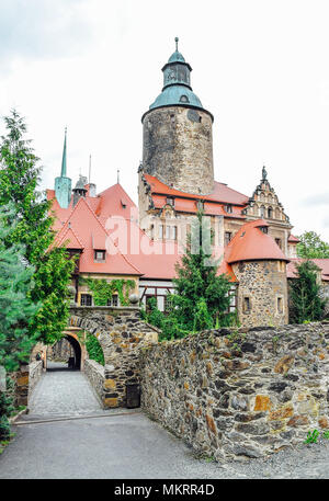 Czocha - mittelalterliche Wehrburg im XII Jahrhundert auf den Süden Polens gebaut. Stockfoto