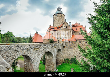 Czocha - mittelalterliche Wehrburg im XII Jahrhundert auf den Süden Polens gebaut. Stockfoto