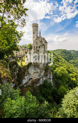 Schloss Lichtenstein (Schloss Lichtenstein), ein Schloss im neugotischen Stil mit Blick auf die echaz Tal in der Nähe von Honau, Reutlingen gebaut Stockfoto