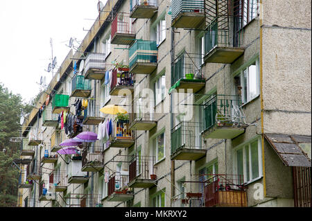 Panel Khrushchyovka Haus in der ehemaligen nationalsozialistischen deutschen Militärstützpunkt, von 1957 bis 1993 durch die Sowjetunion, die als militärische Kommunikation Garnison von northe Stockfoto