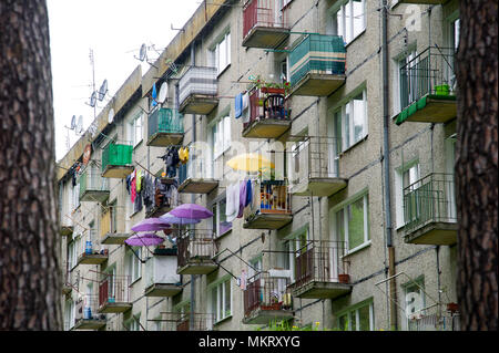 Panel Khrushchyovka Haus in der ehemaligen nationalsozialistischen deutschen Militärstützpunkt, von 1957 bis 1993 durch die Sowjetunion, die als militärische Kommunikation Garnison von northe Stockfoto