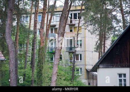Panel Khrushchyovka Haus in der ehemaligen nationalsozialistischen deutschen Militärstützpunkt, von 1957 bis 1993 durch die Sowjetunion, die als militärische Kommunikation Garnison von northe Stockfoto
