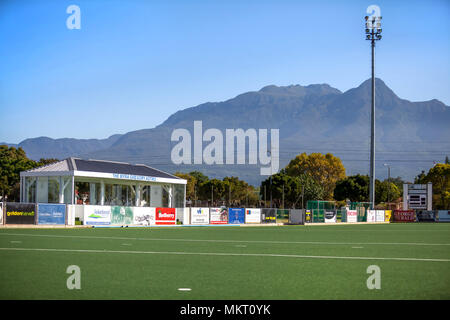 Kapstadt, Südafrika, 7. März - 2018: Hockey Feld mit Kunstrasen. Stockfoto