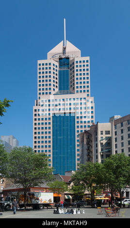Ein Blick auf die Fifth Avenue Place, einem Gebäude in der Innenstadt von Pittsburgh, Pennsylvania, USA Stockfoto