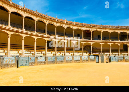 Stierkampfarena in Ronda ist eine der ältesten und berühmtesten Stierkampfarena in Andalusien, Spanien Stockfoto