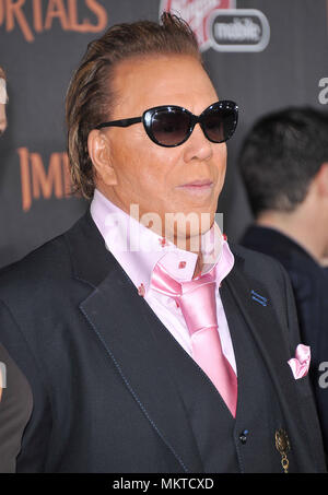 Mickey Rourke an die Unsterblichen Premiere auf der Nokia Theater in Los Angelesa Mickey Rourke 11 Red Carpet Event, Vertikal, USA, Filmindustrie, Prominente, Fotografie, Bestof, Kunst, Kultur und Unterhaltung, Topix Prominente Fashion/Vertikal, Besten, Event in Hollywood Leben - Kalifornien, Roter Teppich und backstage, USA, Film, Stars, Film Stars, TV Stars, Musik, Promis, Fotografie, Bestof, Kunst, Kultur und Unterhaltung, Topix, headshot, vertikal, eine Person aus dem Jahr 2011, Anfrage tsuni@Gamma-USA.com Stockfoto