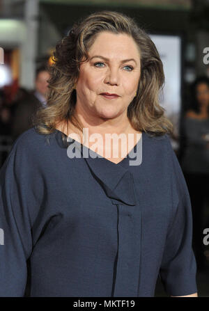 Kathleen Turner 111 an der Dumm und Dümmer zu Premiere auf dem Westwood Village in Los Angeles. Kathleen Turner 111 Red Carpet Event, Vertikal, USA, Filmindustrie, Prominente, Fotografie, Bestof, Kunst, Kultur und Unterhaltung, Topix Prominente Fashion/Vertikal, Besten, Event in Hollywood Leben - Kalifornien, Roter Teppich und backstage, USA, Film, Stars, Film Stars, TV Stars, Musik, Promis, Fotografie, Bestof, Kunst, Kultur und Unterhaltung, Topix, headshot, vertikal, eine Person aus dem Jahr 2014, Anfrage tsuni@Gamma-USA.com Stockfoto