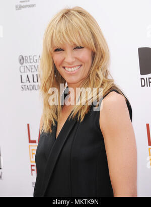 Toni Collette Ankunft auf dem Weg, Weg zurück' am Königlichen Theater in Los Angeles. Toni Collette 14 Red Carpet Event, Vertikal, USA, Filmindustrie, Prominente, Fotografie, Bestof, Kunst, Kultur und Unterhaltung, Topix Prominente Fashion/Vertikal, Besten, Event in Hollywood Leben - Kalifornien, Roter Teppich und backstage, USA, Film, Stars, Film Stars, TV Stars, Musik, Promis, Fotografie, Bestof, Kunst, Kultur und Unterhaltung, Topix, headshot, vertikal, eine Person aus dem Jahr 2013, Anfrage tsuni@Gamma-USA.com Stockfoto