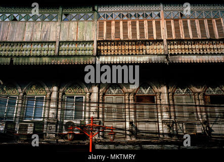 Thailändischen Gebäuden - Shophouse Gebäude in Chinatown in Bangkok, Thailand in Südostasien im Fernen Osten. Architektur Geschichte Geschäftshäuser Reisen Stockfoto