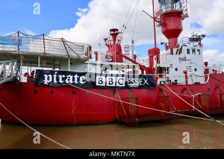 LV 18 Das Boot schaukelte. Radio Caroline Pirate radio Schiff im Dock, Ha'penny Pier, Harwich, Essex. Mai 2018. Stockfoto