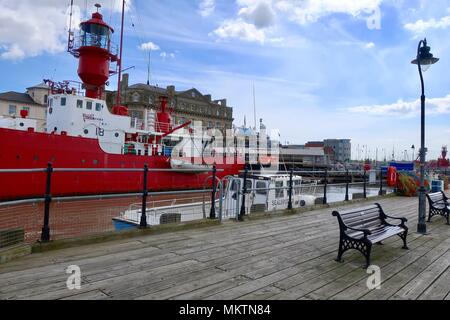 LV 18 Das Boot schaukelte. Radio Caroline Pirate radio Schiff im Dock, Ha'penny Pier, Harwich, Essex. Mai 2018. Stockfoto