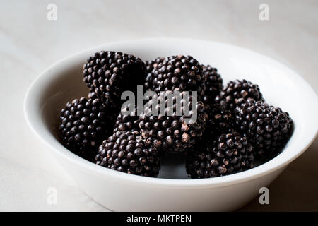 Schokolade Himbeer Bonbon. Dessert Konzept. Stockfoto