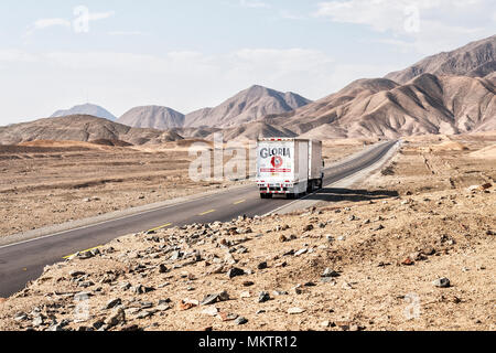 Panamericana (Carretera Panamericana Norte). Huarney, Abteilung von Ancash, Peru. Stockfoto