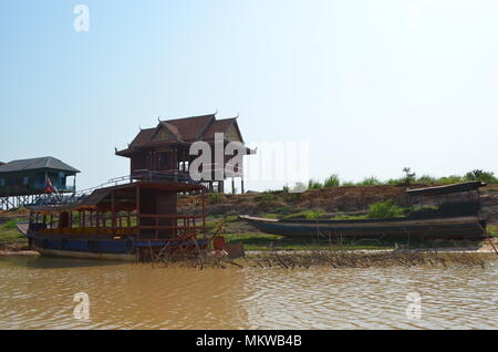 Stelze Wohnungen an der Mündung des Tonle Sap See Siem Reap Kambodscha Asien Stockfoto