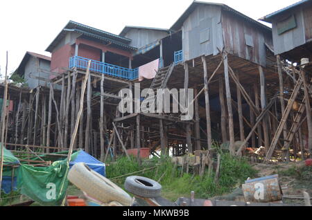 Stelze Wohnungen an der Mündung am Tonle Sap See Siem Reap Kambodscha Asien Stockfoto