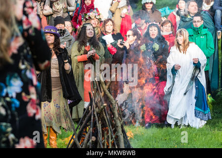 Beltane feiern am 1. Mai in Glastonbury zu feiern die Ankunft des Sommers. Stockfoto