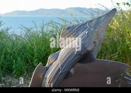Schaufel Nase ray Draht aus nicht rostendem Stahl Skulpturen, Kunstwerke an jezzine Kasernen, Kissing Point fort, Townsville, Queensland, Australien Stockfoto