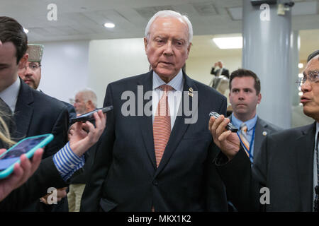 Senator Orrin Hatch (R-UT) spricht mit Reportern über die ACHA im kapitol U-Bahn am 10. Mai 2017. Luke wurde kürzlich vom Senat republikanische Führer Mitch Mcconnell (R-KY) an den Senat Health Care Working Group ernannt. Stockfoto