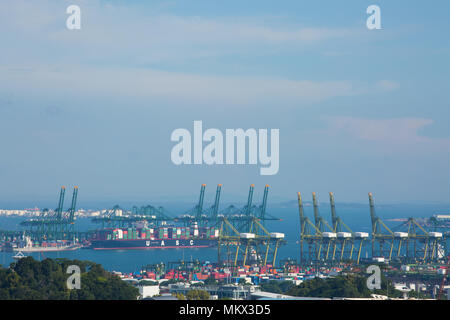 Blick auf den Singapur Hafen im westlichen Teil von Singapur Stockfoto