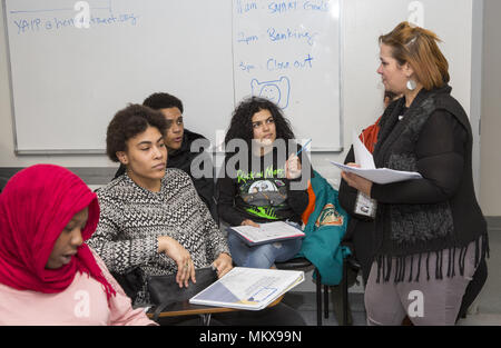 Spezielles Programm für Teens und jungen Erwachsenen finanzielle Allgemeinbildung komplette High School GED-Programme zu erlernen und für heute in der Welt der Arbeit vorbereiten. L Stockfoto