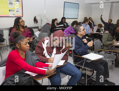 Spezielles Programm für Teens und jungen Erwachsenen finanzielle Allgemeinbildung komplette High School GED-Programme zu erlernen und für heute in der Welt der Arbeit vorbereiten. L Stockfoto