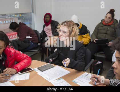 Spezielles Programm für Teens und jungen Erwachsenen finanzielle Allgemeinbildung komplette High School GED-Programme zu erlernen und für heute in der Welt der Arbeit vorbereiten. L Stockfoto