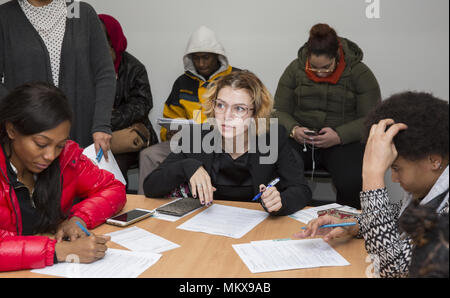 Spezielles Programm für Teens und jungen Erwachsenen finanzielle Allgemeinbildung komplette High School GED-Programme zu erlernen und für heute in der Welt der Arbeit vorbereiten. L Stockfoto