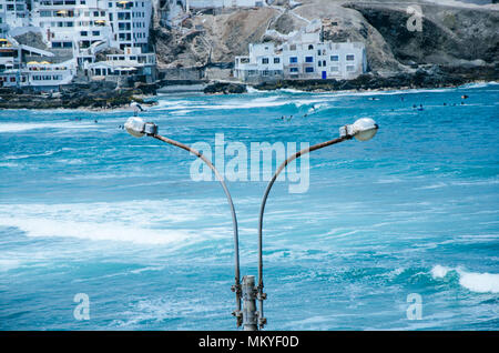 Laternenpfahl am Strand Stockfoto