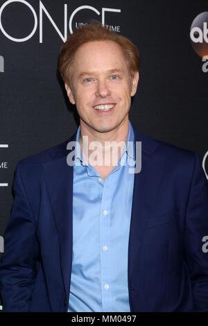 West Hollywood, CA. 8. Mai, 2018. Raphael Sbarge in der Ankunftshalle für ONCE UPON A TIME SERIES Finale, das London, West Hollywood, CA, 8. Mai 2018. Credit: Priscilla Grant/Everett Collection/Alamy leben Nachrichten Stockfoto