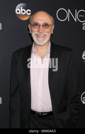 West Hollywood, CA. 8. Mai, 2018. Tony Amendola in der Ankunftshalle für ONCE UPON A TIME SERIES Finale, das London, West Hollywood, CA, 8. Mai 2018. Credit: Priscilla Grant/Everett Collection/Alamy leben Nachrichten Stockfoto