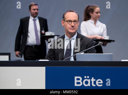 09 Mai 2018, Deutschland, München: CEO der Allianz SE, Oliver Baete, sitzen auf der Bühne vor Beginn der Hauptversammlung der Allianz. Foto: Sven Hoppe/dpa Stockfoto