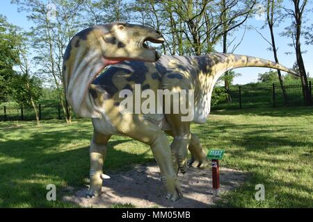 Lubin, Polen. 8. Mai, 2018. Mai 08.2018 Lubin Polen Dinosaur Park in Polen Credit: Piotr Twardysko/ZUMA Draht/Alamy leben Nachrichten Stockfoto