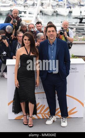 Paris, Frankreich. 9. Mai, 2018. Penelope Cruz und Javier Bardem nehmen an der "Jeder weiß" fotoshooting während des 71. Filmfestival in Cannes. Credit: Mehdi Chebil/Alamy leben Nachrichten Stockfoto