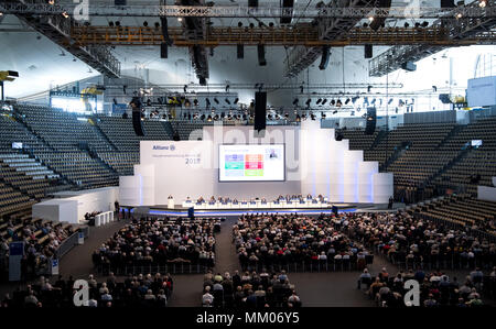 09 Mai 2018, Deutschland, München: CEO der Allianz SE, Oliver Baete (L), Sprechen während der Hauptversammlung der Allianz. Foto: Sven Hoppe/dpa Stockfoto