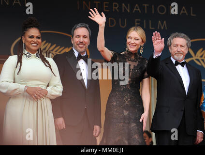 Cannes, Frankreich. 08 Mai, 2018. 08.05.2018, Frankreich, Cannes: Mitglieder der Jury Ava DuVernay (L-R), Denis Villeneuve, jury Präsident Cate Blanchett und Robert Guediguian besuchen die Screening - KEINE LEITUNG SERVICE-Credit: Stefanie Rex/dpa-Zentralbild/dpa/Alamy leben Nachrichten Stockfoto