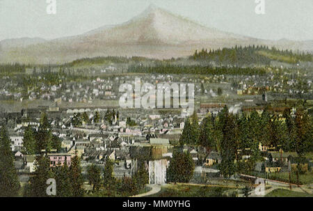 Blick auf den Mount Hood von Portland. 1908 Stockfoto