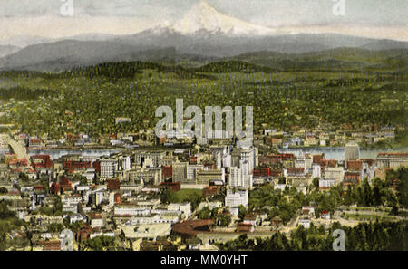 Luftaufnahme von Portland und Mount Hood. 1930 Stockfoto